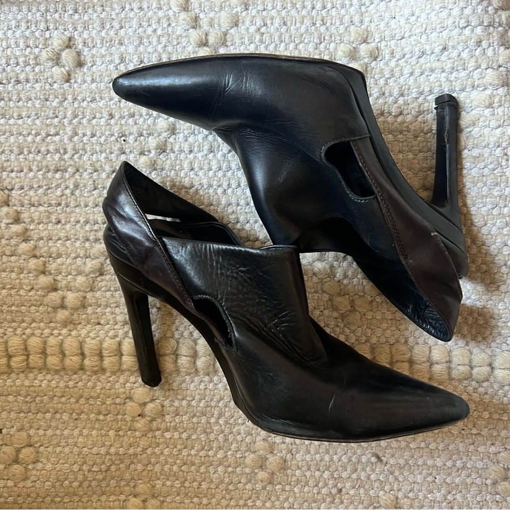 Vic Matie Black Leather Pointed Heels